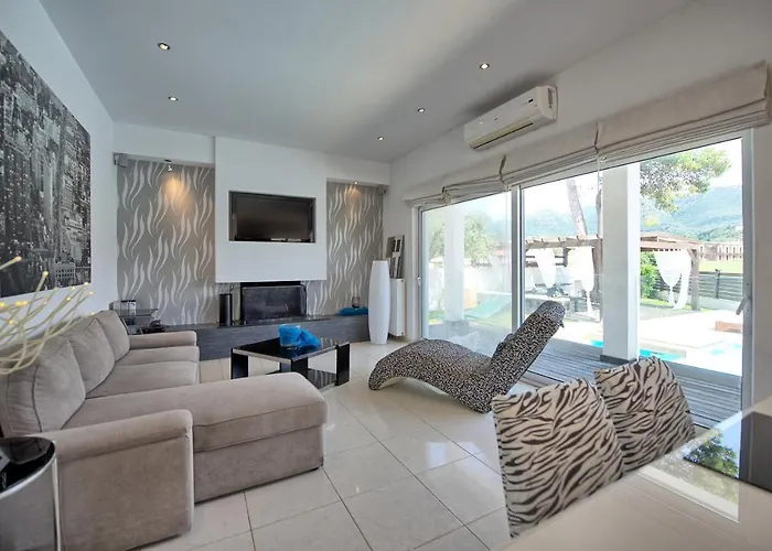 Christina By Posarellivillas Villa *