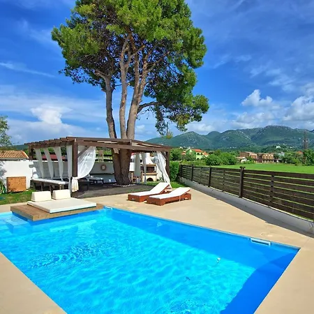Christina By Posarellivillas Villa